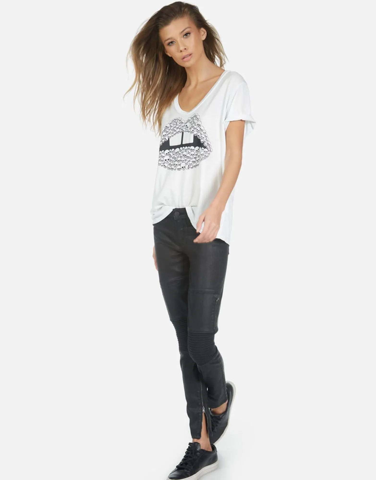 Online Skull Lip Boyfriend V-Neck Tee | Elara By Women Short Sleeve