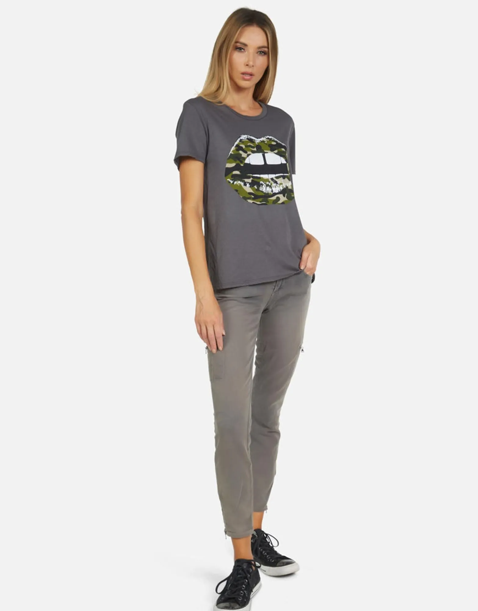 Hot Wolf Camo Lip Women Short Sleeve