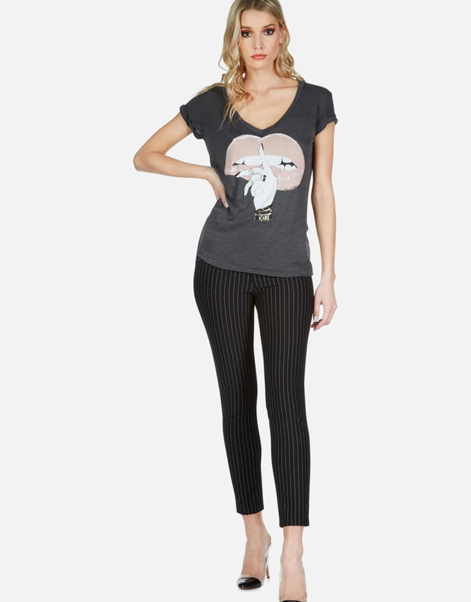 Best Xo Shh Lip S/S V-Neck Tee | Emmalyn By Women Short Sleeve