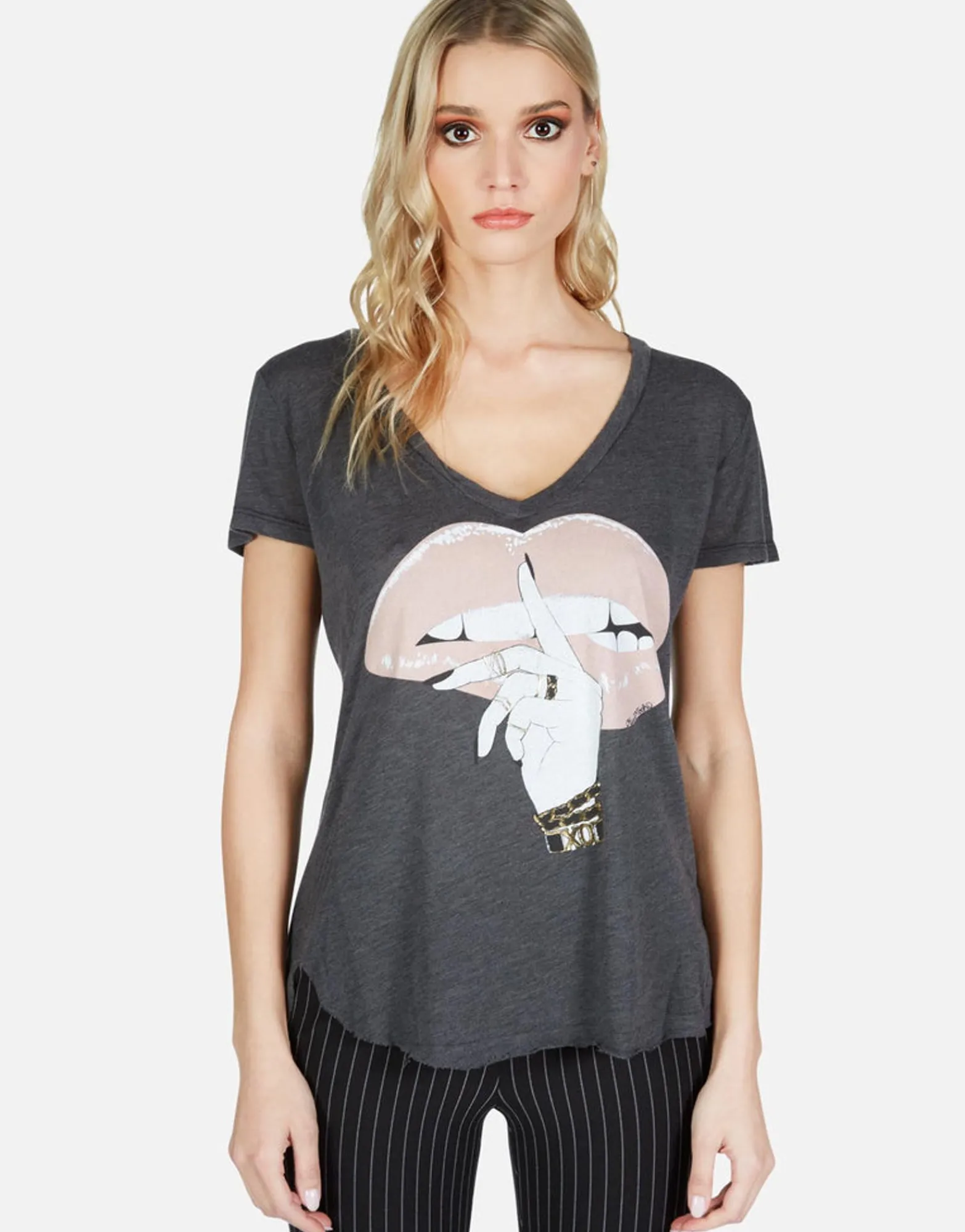 Best Xo Shh Lip S/S V-Neck Tee | Emmalyn By Women Short Sleeve