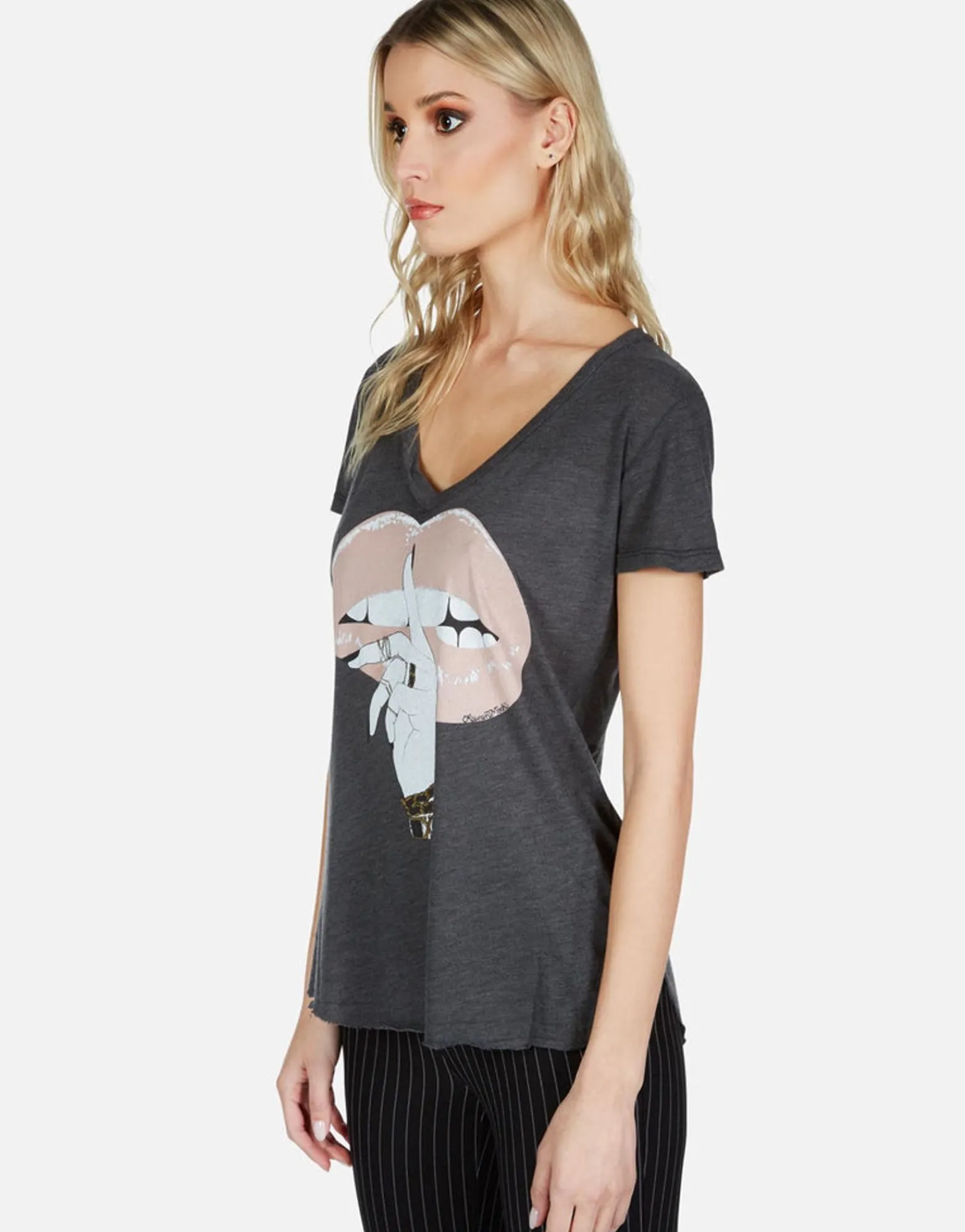 Best Xo Shh Lip S/S V-Neck Tee | Emmalyn By Women Short Sleeve